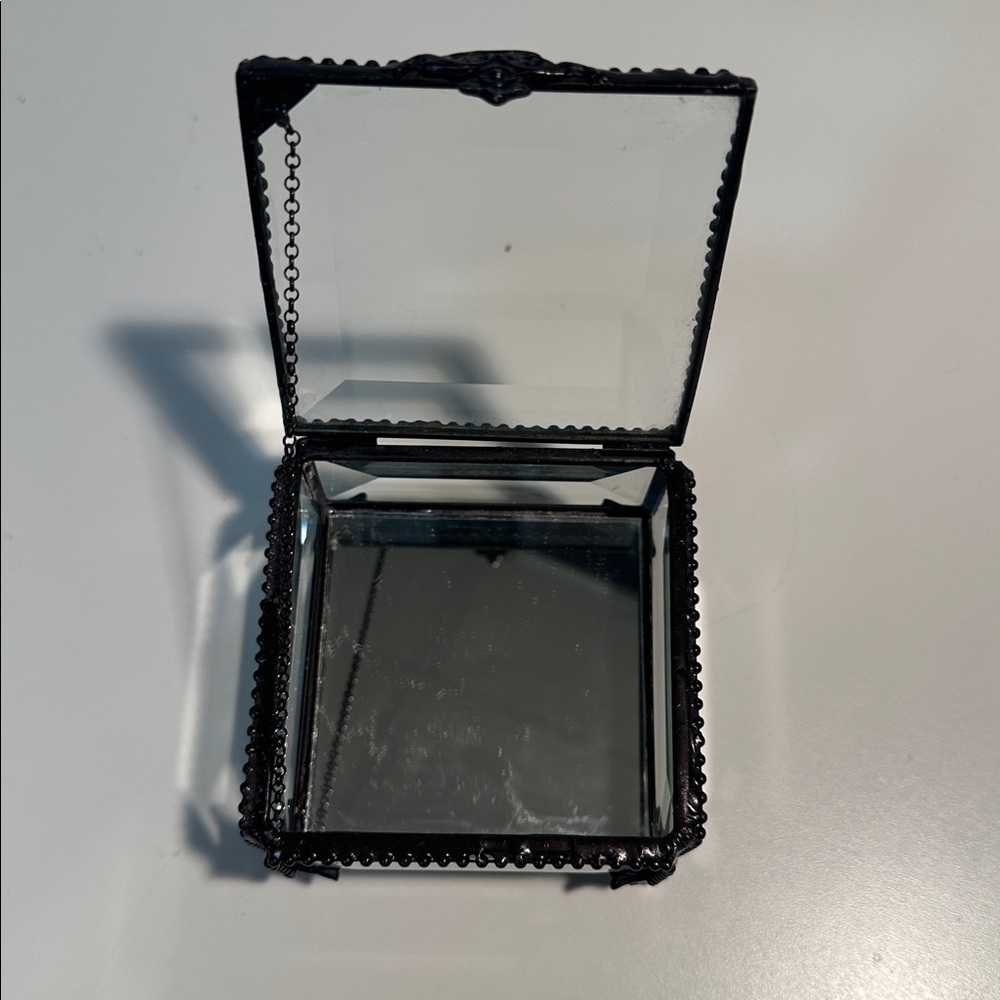 Glass/mirror jewelry box - Picture 6 of 7